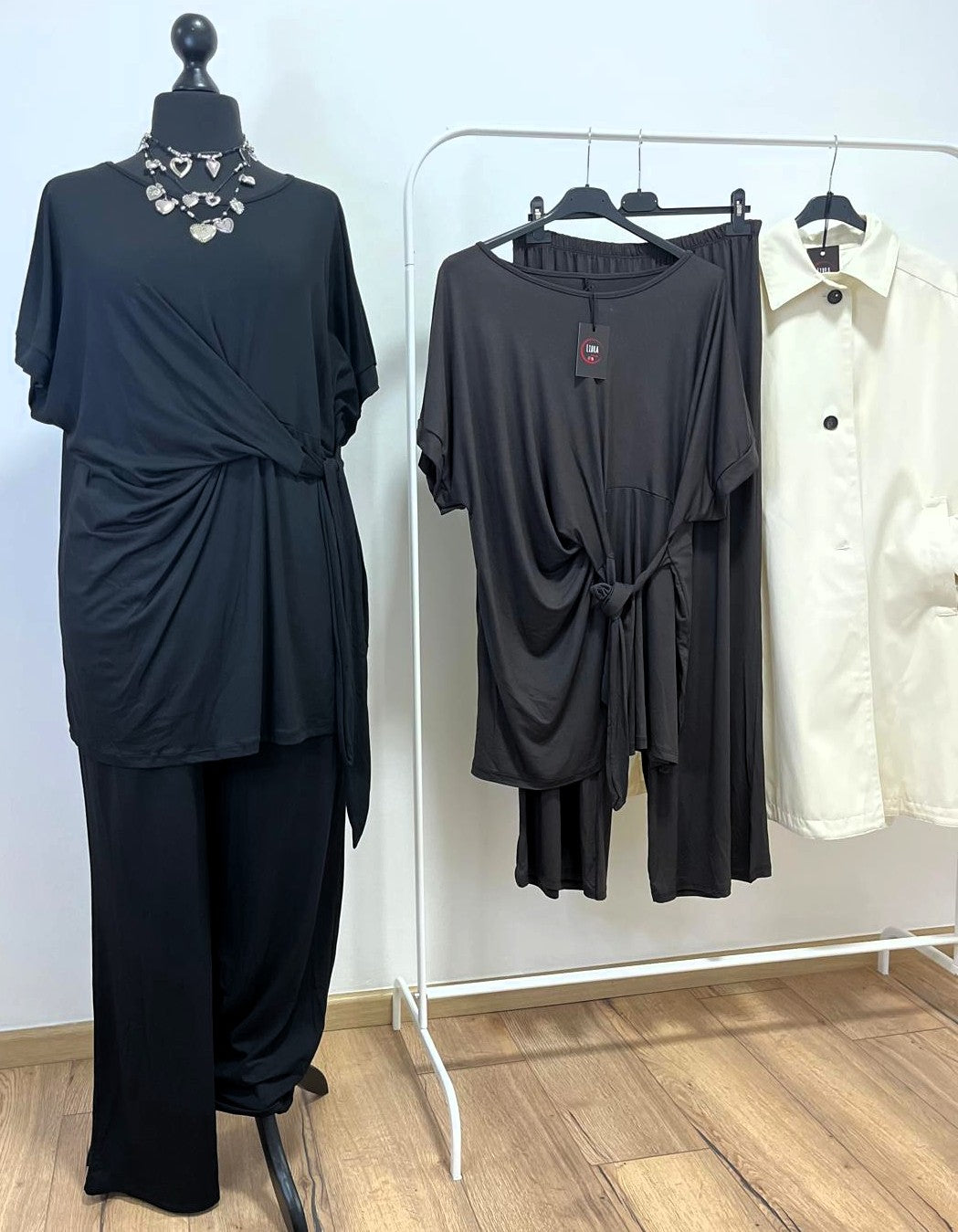 COMPLETO LISA COLORE NERO